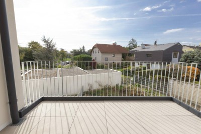 Erstbezug | Zwei Zimmer Eigentumswohnung mit großzügigem Balkon, schönem Grünblick und vollwertig ausgestatteter Einbauküche