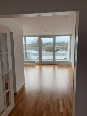 Schöne helle 2 Zimmerwohnung im DG mit Balkon und Einbauküche in Mascherode