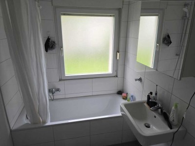 Helle 2-Zimmer Wohnung im 2. OG mit Balkon in Duisburg-Hochemmerich