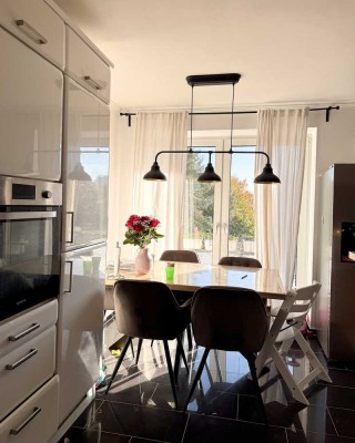 Große, helle 4-Zimmer-Wohnung mit Balkon & Stellplatz – viel Platz und viele Möglichkeiten