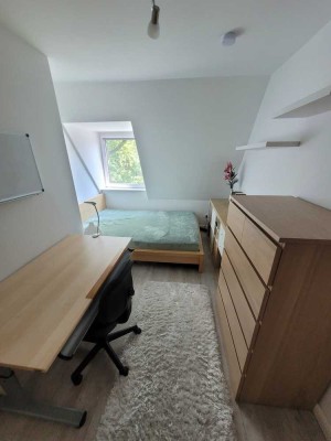Stilvolle, sanierte 2-Raum-DG-Wohnung mit gehobener Innenausstattung in Lübeck