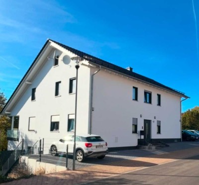 Geräumiges, günstiges und neuwertiges 12-Raum-Mehrfamilienhaus mit geh. Innenausstattung