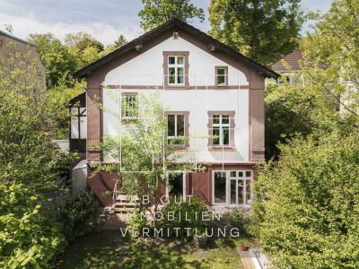 Stilvoll sanierte Landhaus-Villa mit weitläufigem, idyllischen Garten