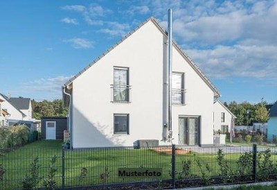 3-Familienhaus mit Carport