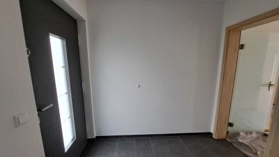 Helle 3,5 ZimmerWohnung mit gehobener Innenausstattung, EBK und Terrassse
