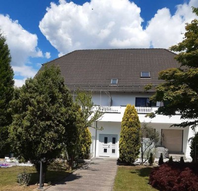 Grüne Villenlage Bonn-Duisdorf - großzügige Zweizimmer-Wohnung mit Terrasse