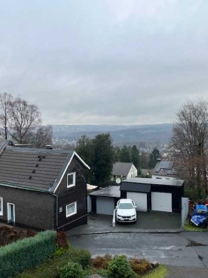 Wohnung in 3FH mit großem Balkon und fantastischer Aussicht  -VOLLSANIERT-