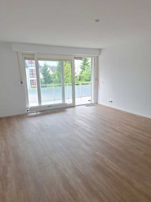 Helle und frisch sanierte Wohnung mit sehr großem Süd-Westbalkon ab sofort zu vermieten.