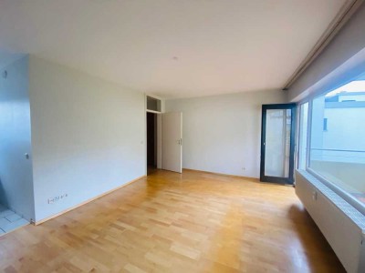 Bezugsfrei ab 1. Dezember - 1-Zimmerwohnung mit Einbauküche, Balkon und Stellplatz!