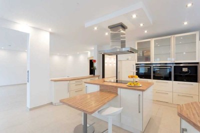 Exklusive & hochwertige 4 Zimmer Wohnung mit Terrasse und Garten in Refrath!