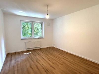 Frisch sanierte 2-Zimmer-Wohnung mit Option auf Einbauküche. Neubaustandart!