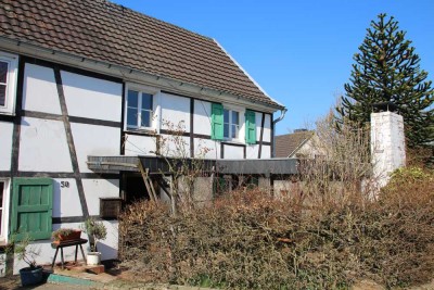 Fachwerkhaus und Halle auf großem Grundstück. (Mehrgenerationen-)Wohnen, Arbeiten, Tierhaltung