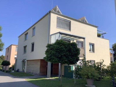 Zentrale Wohnung mit Balkon und Tiefgaragenabstellplatz