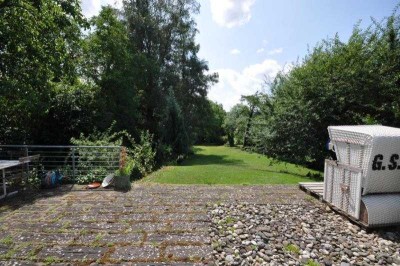 Privatsphäre in Ortsrandlage / Parkgrundstück- Villa mit Blick zum Rhein - Tiefgarage für 4 PKW