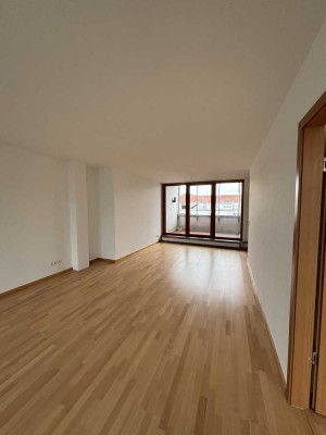 Helle 2-Zimmer-Wohnung mit zwei Balkonen im Zentrum von Leipzig