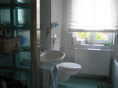 Freundliche und gepflegte 3-Zimmer-Wohnung mit gehobener Innenausstattung mit Balkon in Weingarten