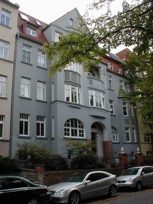 Schöne 2 Zi-DG-Wohnung mit Dachterrasse, Laminat, off. Küche und Wannebad in der südl. Innenstadt