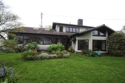 Modernisiertes Landhaus mit Dachstudio große Terrasse Doppelgarage Kachelofen Garten Keller