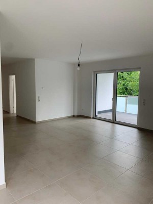 Neues ansprechende 4-Zimmer-Wohnung mit Balkon in Bad Camberg-Erbach