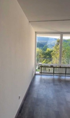 Exklusive 88m² Wohnung, 3-Zimmer, 2 Bäder, Einbauküche, Großer Moselblick-Balkon, Privatparkplatz