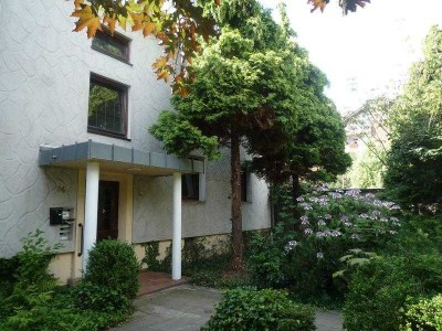 RE-ruhige EG- Woh., grüne Lage mit gr. Balkon--  ohne Möbel Singel-Wohnung