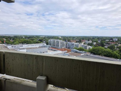 Lichtdurchflutete 2 Zimmer Wohnung mit Balkon