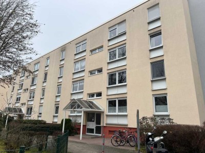 Freie unrenovierte 3-Zimmer-Wohnung mit Balkon