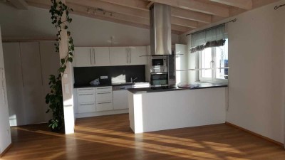 Stilvolle, neuwertige 2-Raum-Penthouse-Wohnung mit Balkon in Wilhelmsdorf