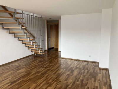 Geschmackvolle 3-Zimmer-Maisonette-Wohnung mit gehobener Innenausstattung mit EBK in Stuttgart