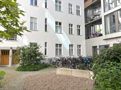 Charmante 2-Zimmer-Altbauwohnung mit Terrasse im ruhigen Innenhof in Berlin-Prenzlauer Berg