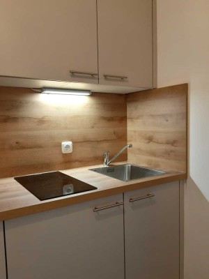 Renoviertes 1-Zimmer-Appartment, v. privat, ruhige Lage, m. Balkon, neue Einbauküche, Bus und S-Bahn