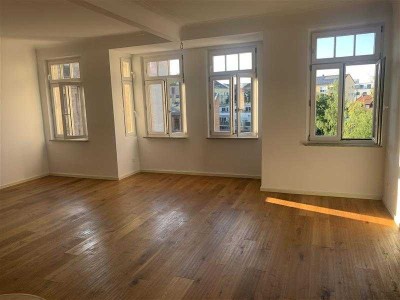 SANIERTE, HELLE & GROßZÜGIGE 4 ZIMMER ALTBAU-WOHNUNG DIREKT VOM EIGENTÜMER (90763 FÜRTH)