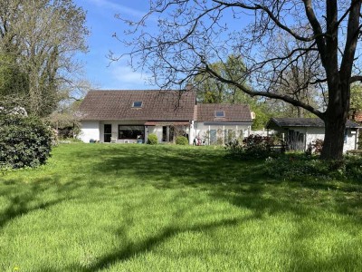 Charmantes solides Haus
**Garten zum verlieben**
     & Baugrundstück