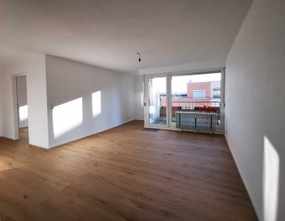 Schöne helle Wohnung mit Balkon, hochwertiger EBK und TG-Stellplatz