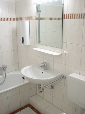 Großzügige 1 Zimmer Wohnung im 1. OG