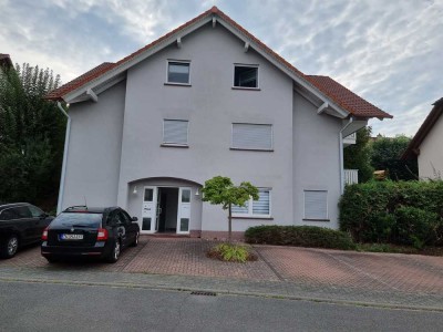 *** sehr geräumige, helle Wohnung im 1.OG mit Gartenanteil und 3 PKW-Stpl.***