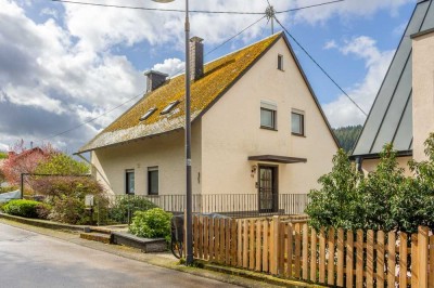 Freistehendes Wohnhaus mit tollem Blick in schöner Randlage Kasel