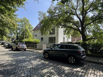Traumhaftes Wohnen in Kirchrode, Villa direkt an der Eilenriede