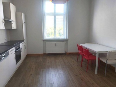 Geräumige 2-Zimmer-Altbauwohnung mit Küchenblock in einer Villa in Bruck/Mur zu mieten !