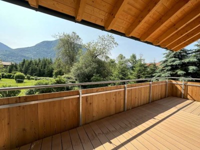 Helle, ruhige 2,5-Zi.-Wohnung mit herrlichem Süd-O./Süd-W.-Eckbalkon, EBK, Carport u. Garage