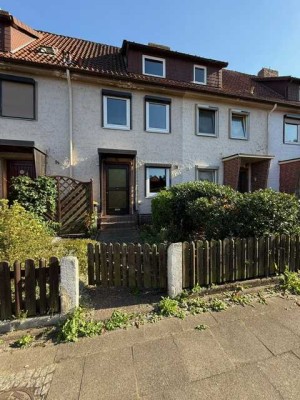 Reihenhaus in ruhiger Lage, möchte aus seinem Dornröschenschlaf geweckt werden.