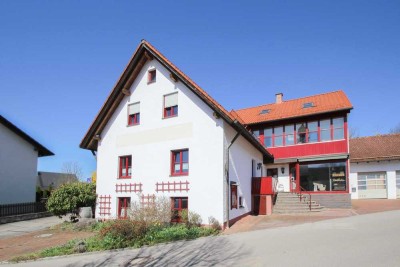 Großzügiges Einfamilienhaus mit Einliegerwohnung und Gewerbeflächen - Effizienzklasse "A"