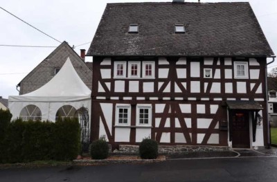Gepflegtes 7-Zimmer-Einfamilienhaus mit Einbauküche in Girkenroth