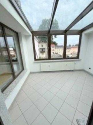Außergewöhnliche, geräumige 2-Zimmer-Dachwohnung mit Wintergarten * Übernahme Einbauküche möglich