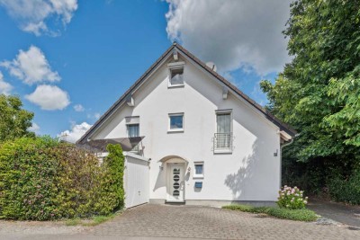 Modernes Einfamilienhaus mit Garage und Kamin in zentraler Lage von Siegburg