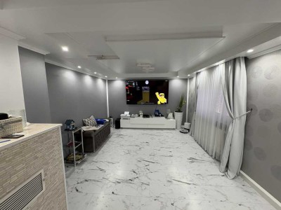 Modernisierte Doppelhaushälfte mit großem Garten, Hof, Scheune und Sommerküche.