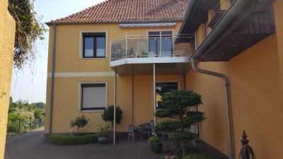 Schöne, modernisierte 3 1/2-Zimmer-Wohnung mit W-Balkon und EBK in Neustadt OT Othg.