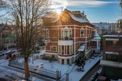 Stilvolle 3-Zimmer-Wohnung in prächtiger Jugendstilvilla mit Stuck und beeindruckenden hohen Decken!