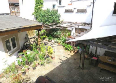 Stadtoase - Mediterranes Einfamilienhaus mit separatem Appartement