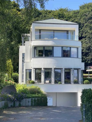 Unikat/Moderne Villa in 1. Reihe an der Kieler Förde